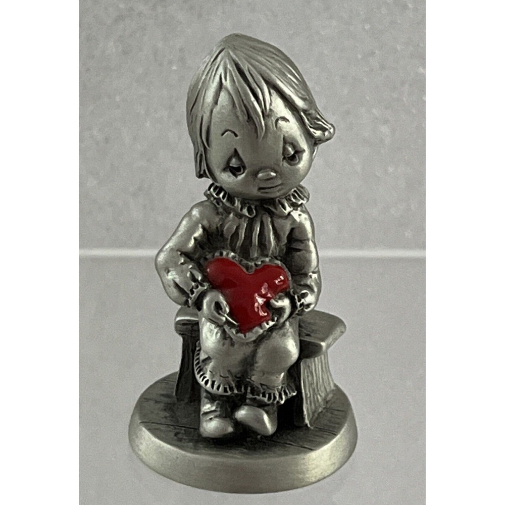 Hallmark Little Gallery 1982 Betsey Clark‎ "Sew In Love" Pewter Vtg Figurine